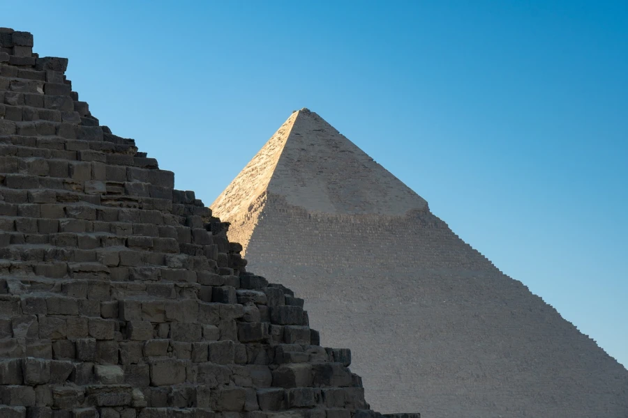 Piramidi di Giza inizio perfetto per un tour di lusso