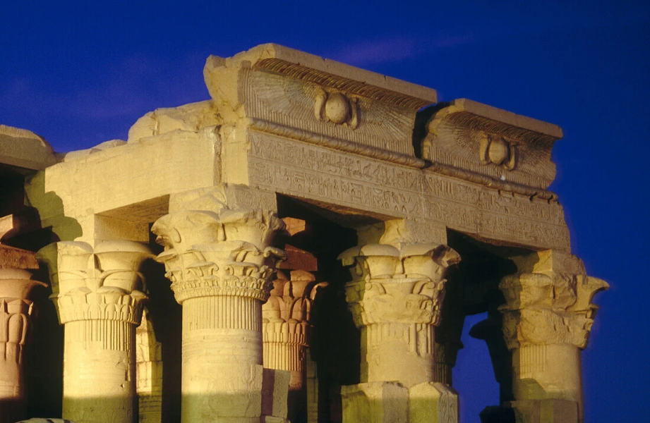 Esplora il Tempio di Kom Ombo durante i tour privati di lusso in Egitto