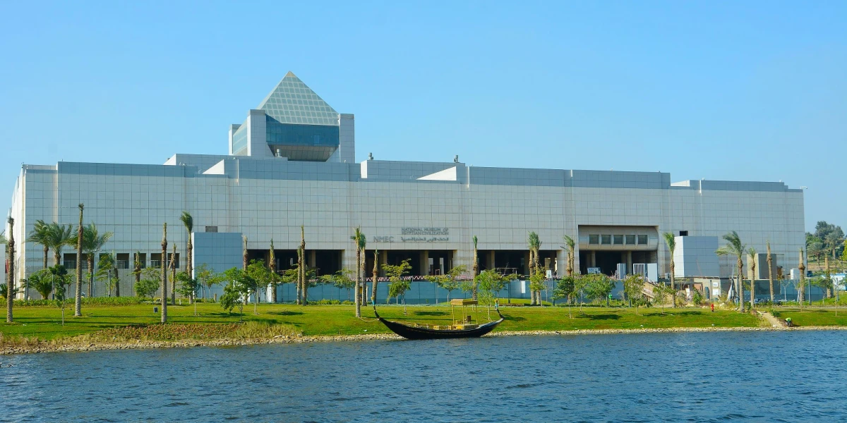 Tour to the Giza Pyramids and the National Museum from Alexandria Port
