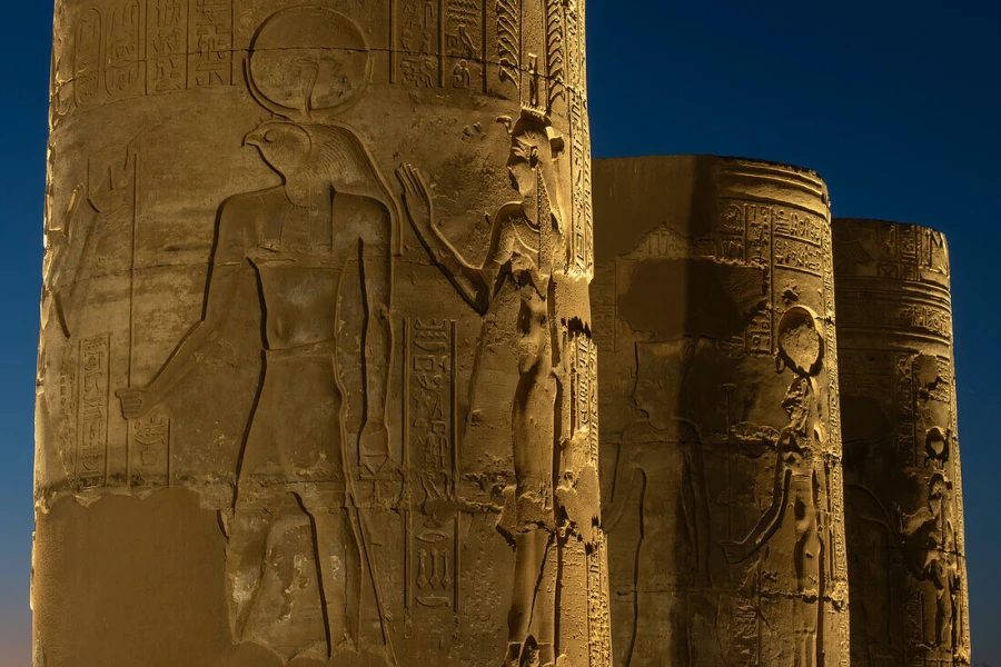 Le temple des dieux jumeaux Kom Ombo vous attend depuis Louxor