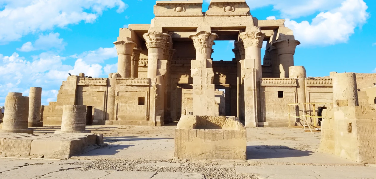 Noël en Égypte découvrez les doubles sanctuaires de Kom Ombo