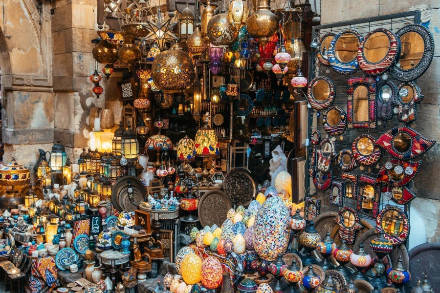 Shopping de Noël dans le célèbre bazar du Caire