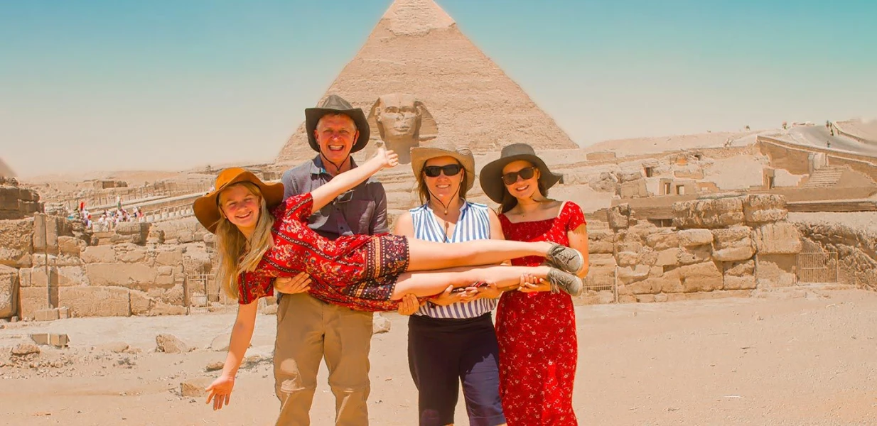 Christmas Egypt trips Explore the Giza Pyramids