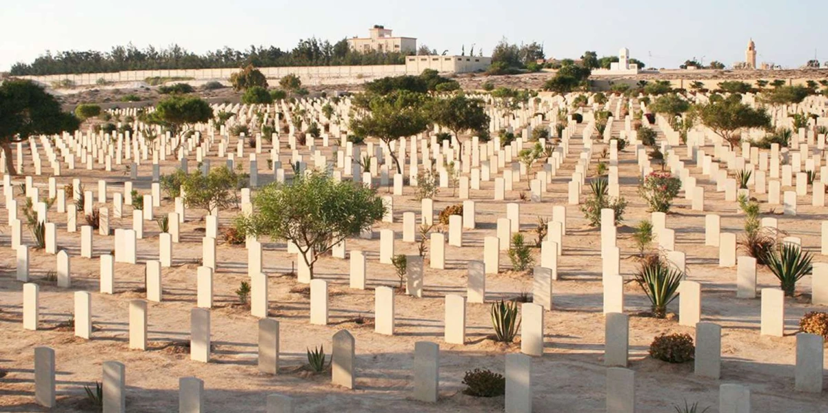 Explorez le cimetière du Commonwealth de la Seconde Guerre mondiale ce Noël