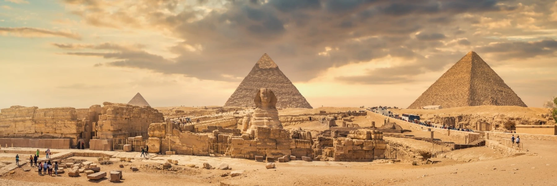 Enjoy a festive Christmas tour of the Giza Pyramids