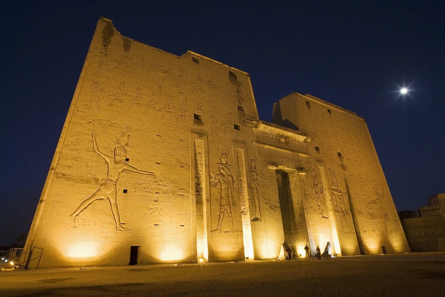 Découvrez la beauté du temple d'Edfou ce Noël en Égypte