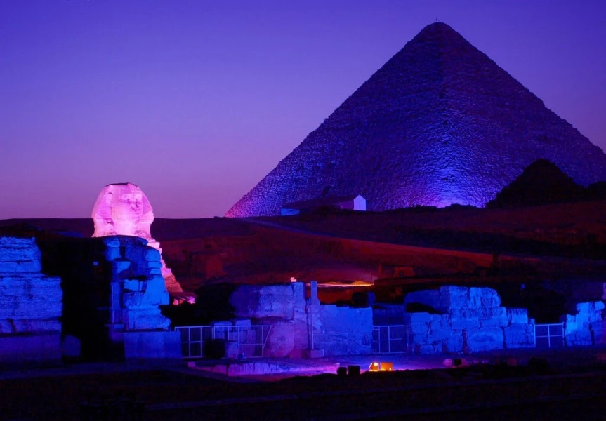 Profitez de la magie de Noël au spectacle de lumière des pyramides de Gizeh