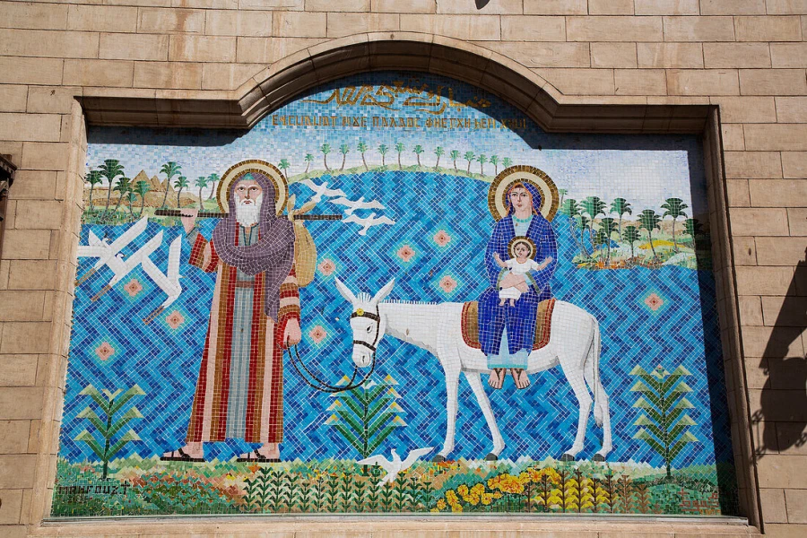 Explorez la célèbre église suspendue du Caire
