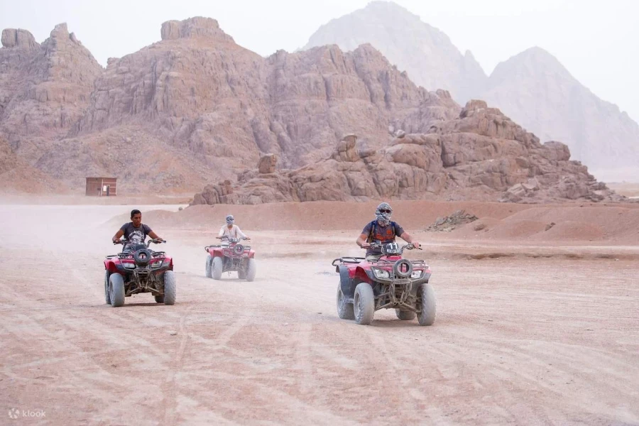 Zwischenstopp-Abenteuer mit Kamel und Quad zu den Pyramiden von Gizeh