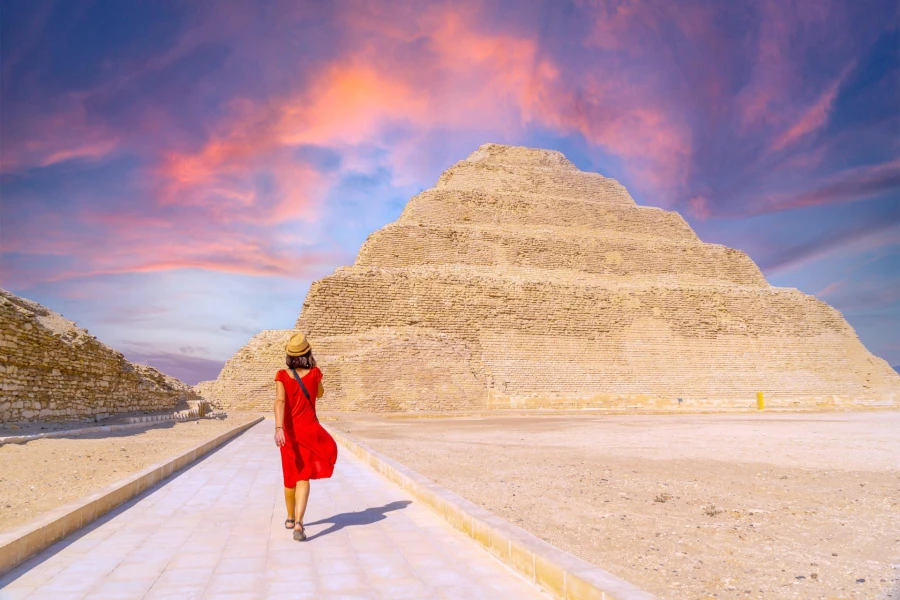 Sakkara- und Memphis-Tour vom Flughafen Kairo