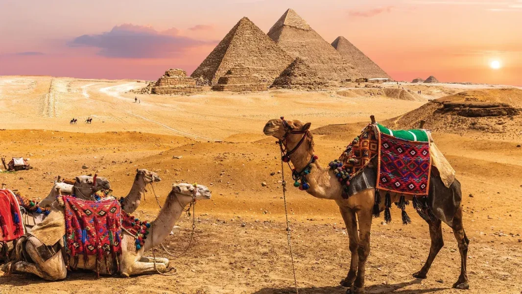 Discover Giza Pyramids in your Egypt tour