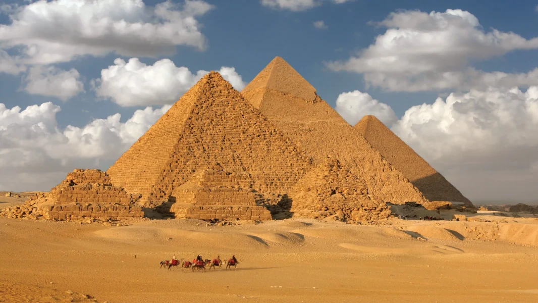 Desert view of Giza Pyramids