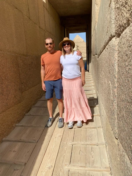 Turistas nas Pirâmides de Gizé