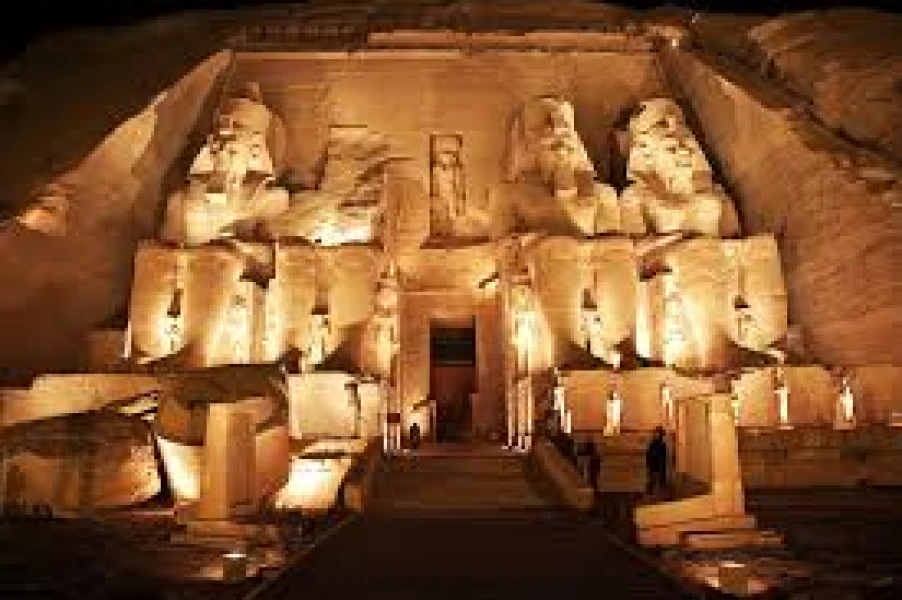 Espetáculo de Som e Luz no Templo de Abu Simbel
