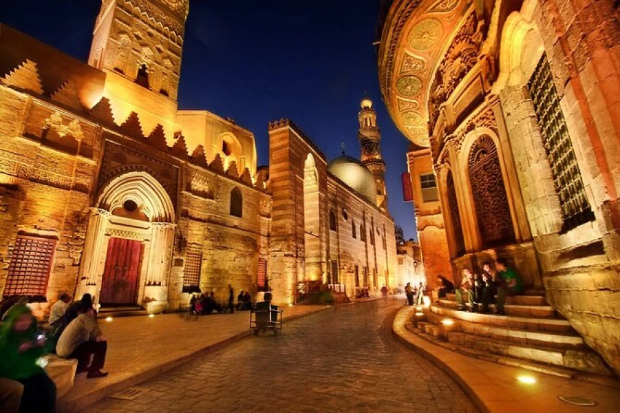 El Muizz Street
